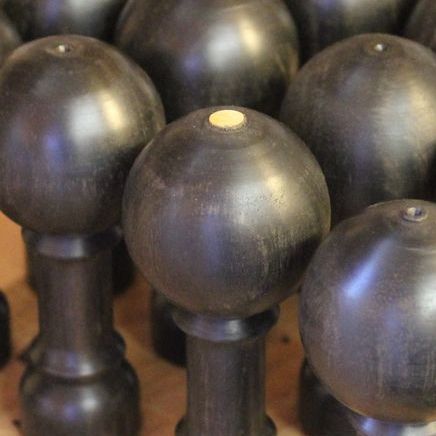 Als Zierde wird in die Mitte ein Buchsbaumst�ck, analog zu den Materialien der Klaviatur, eingesetzt