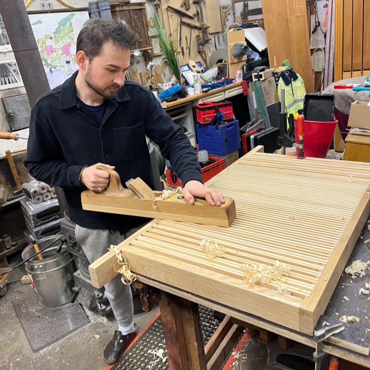 Herr Degler beim Abrichten der Kanzellen