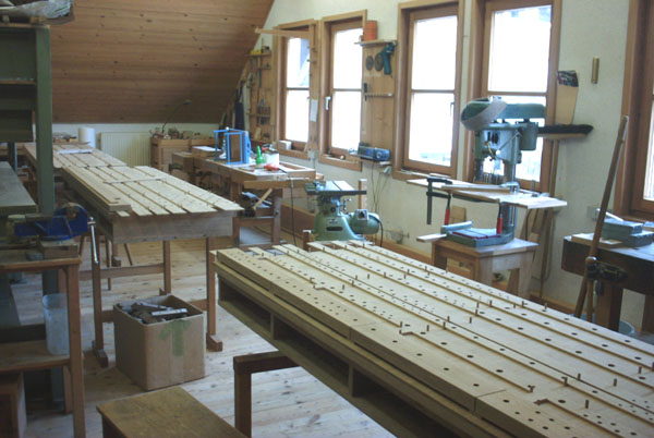 Die Holzwerkstatt im Obergeschoss
